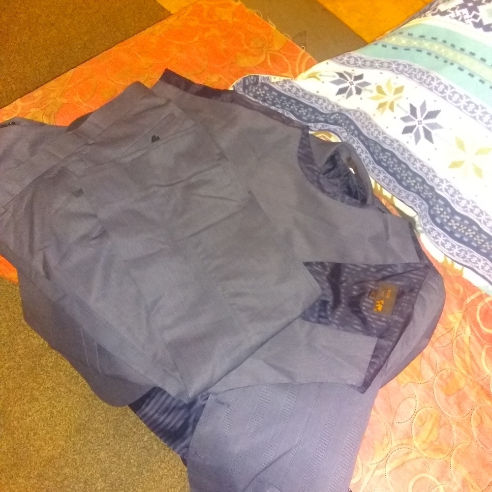 Suits - Picture 2 of 4